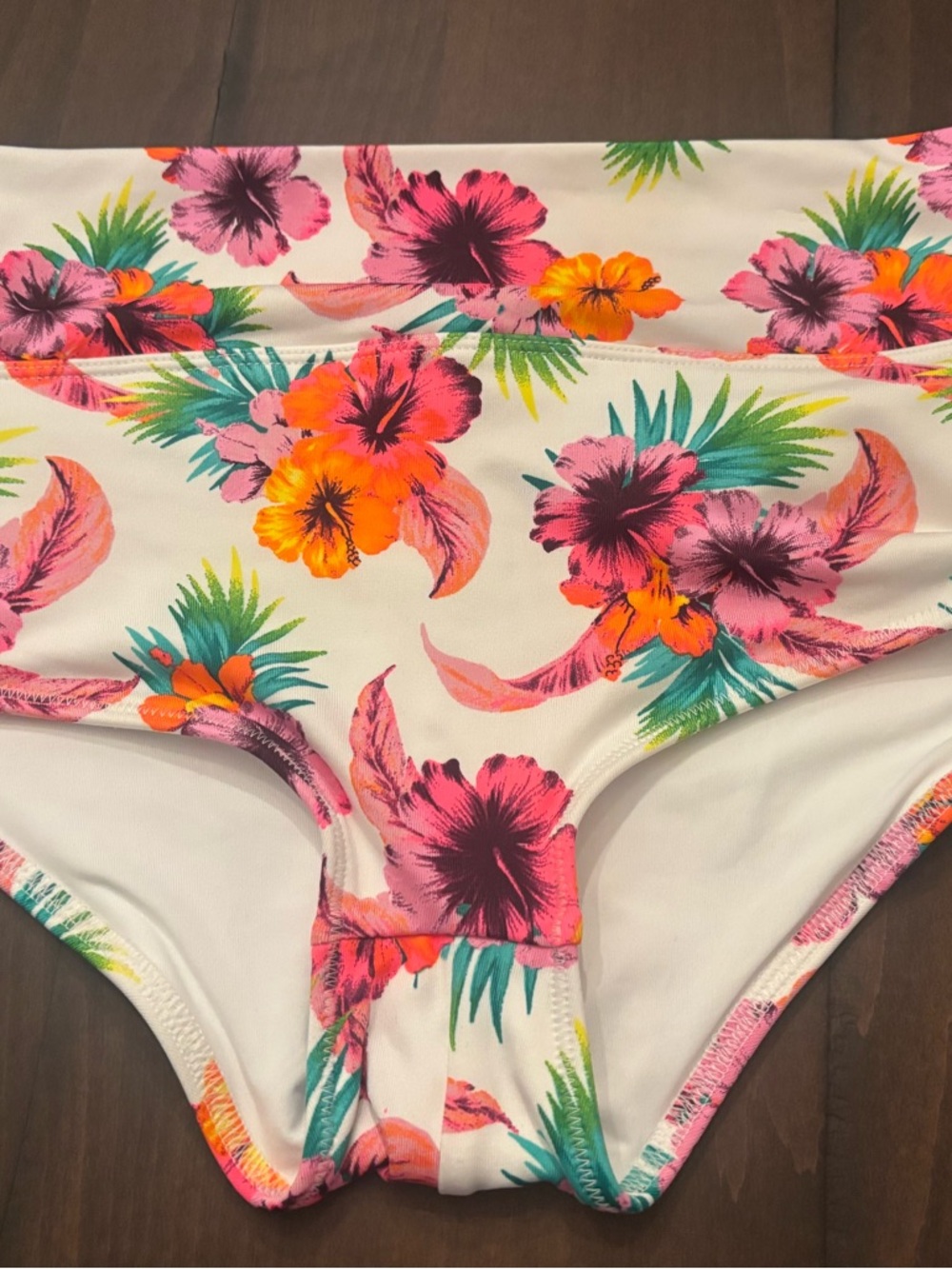 PINK Victoria's Secret Gym to Swim White & pink floral bikini bottom NWT